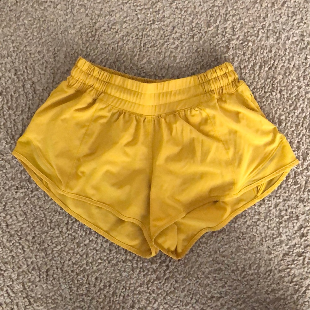 lululemon hotty hot shorts 2.5